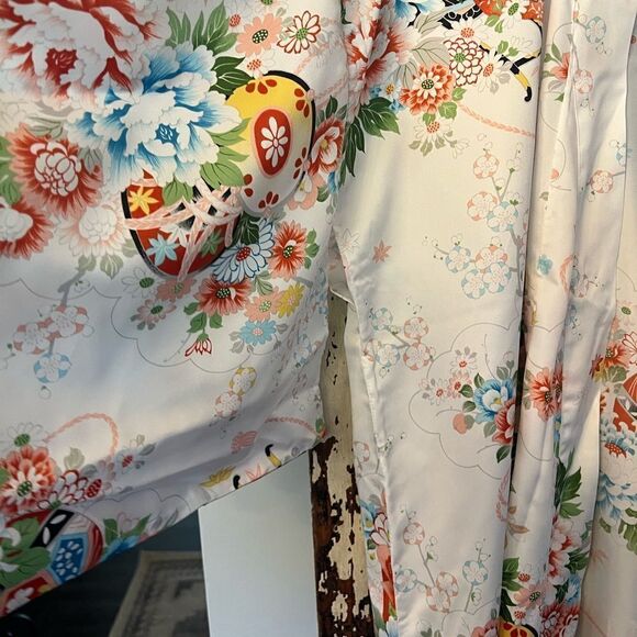Japanese Floral white Long open front women’s  Kimono Robe. OSFM - Picture 6 of 10
